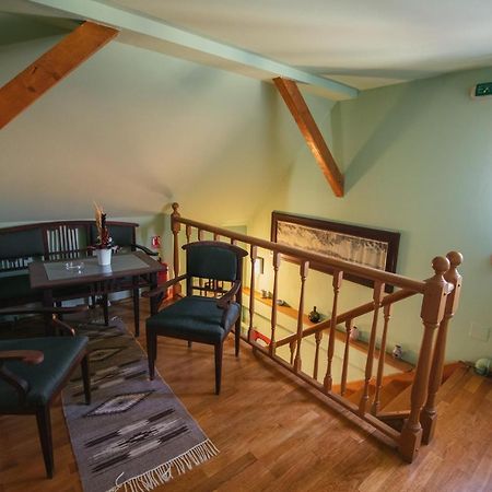 Voeroes Guest House Tîrgu Secuiesc المظهر الخارجي الصورة