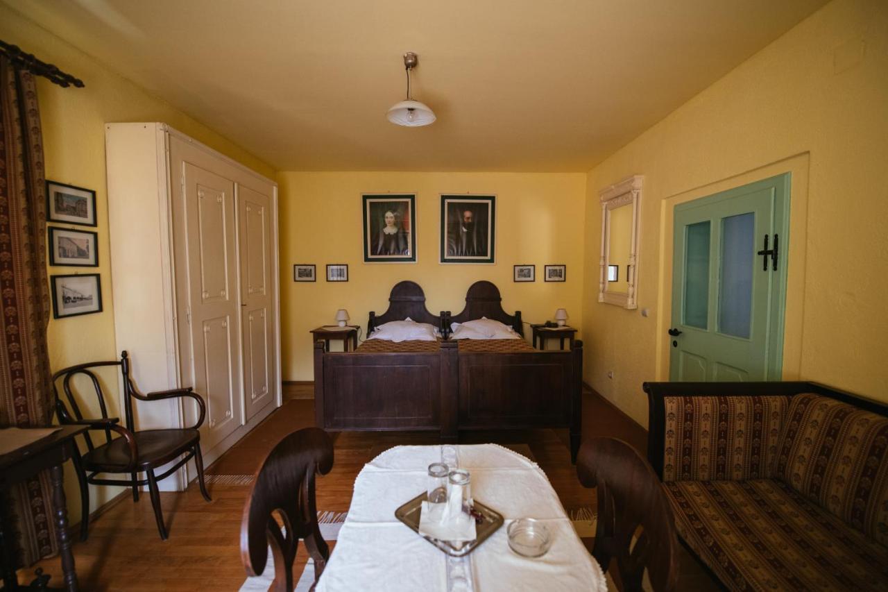 Voeroes Guest House Tîrgu Secuiesc المظهر الخارجي الصورة
