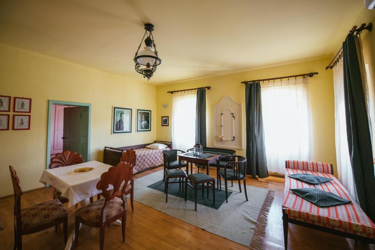 Voeroes Guest House Tîrgu Secuiesc المظهر الخارجي الصورة