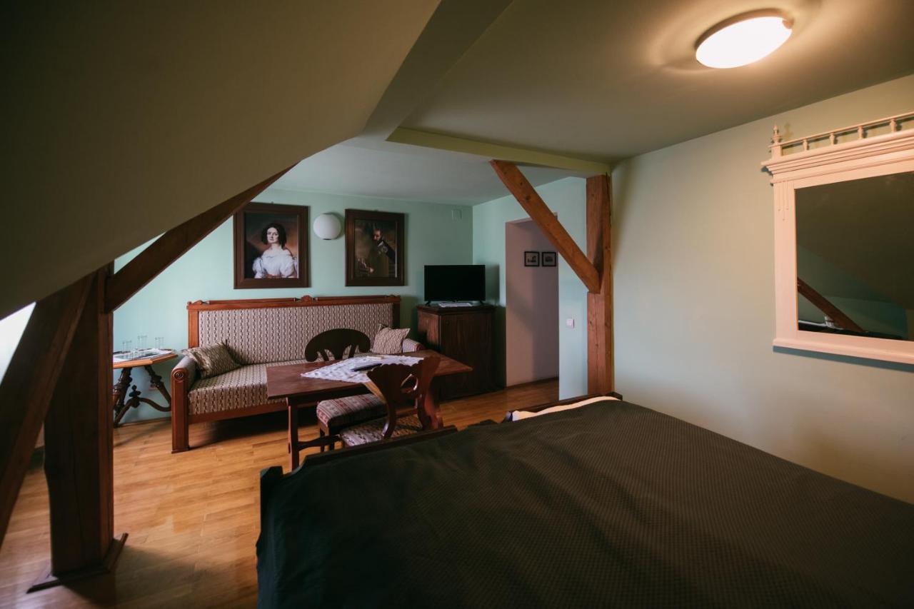 Voeroes Guest House Tîrgu Secuiesc المظهر الخارجي الصورة